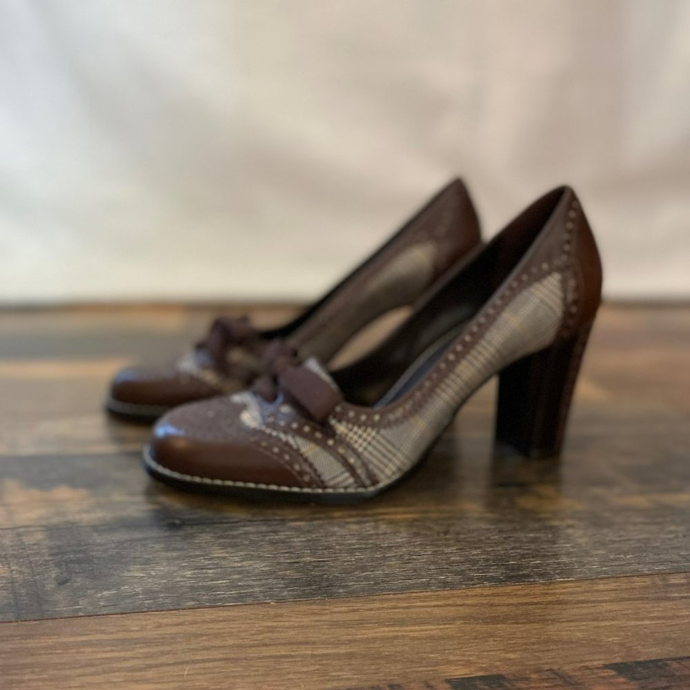 Vintage style brown plaid heel